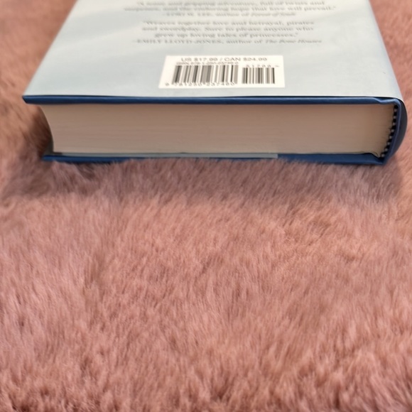 •HARDCOVER•✨THE QUEEN WILL BETRAY YOU by SARAH HENNING ✨ - Picture 4 of 4